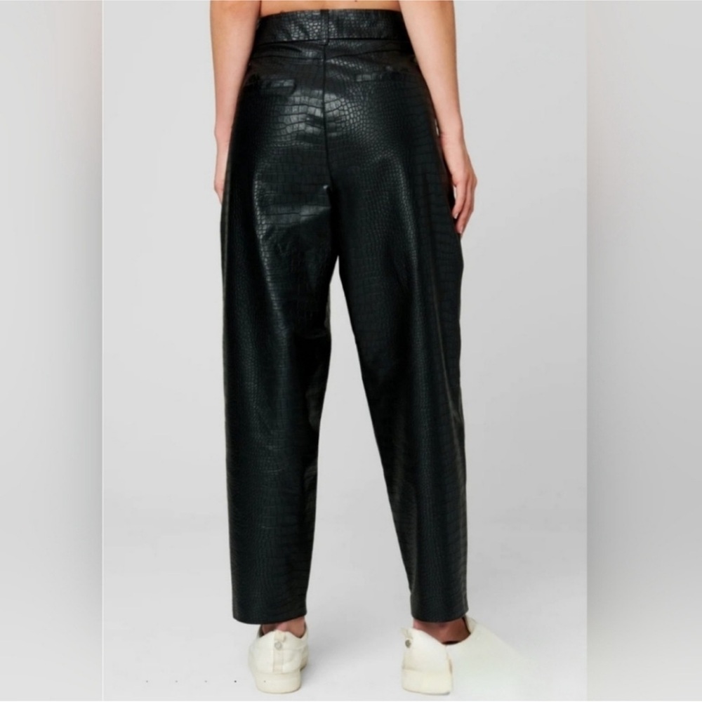 NWT Blank NYC Black Faux Leather Croc Embossed Taper Leg Pants Size 28 - Picture 4 of 11